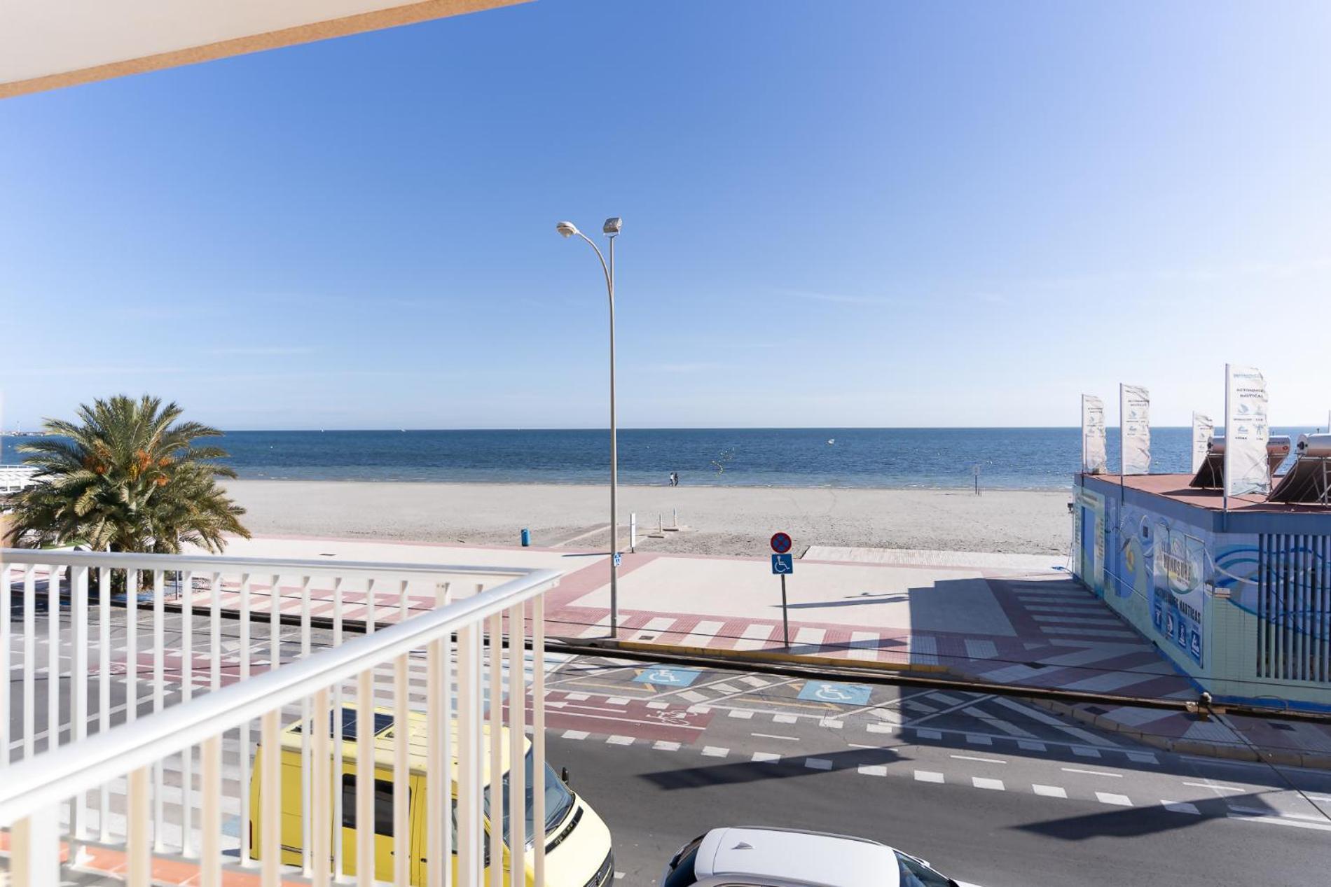 Rentafive Primera Linea Terraza Reformado Apartamento